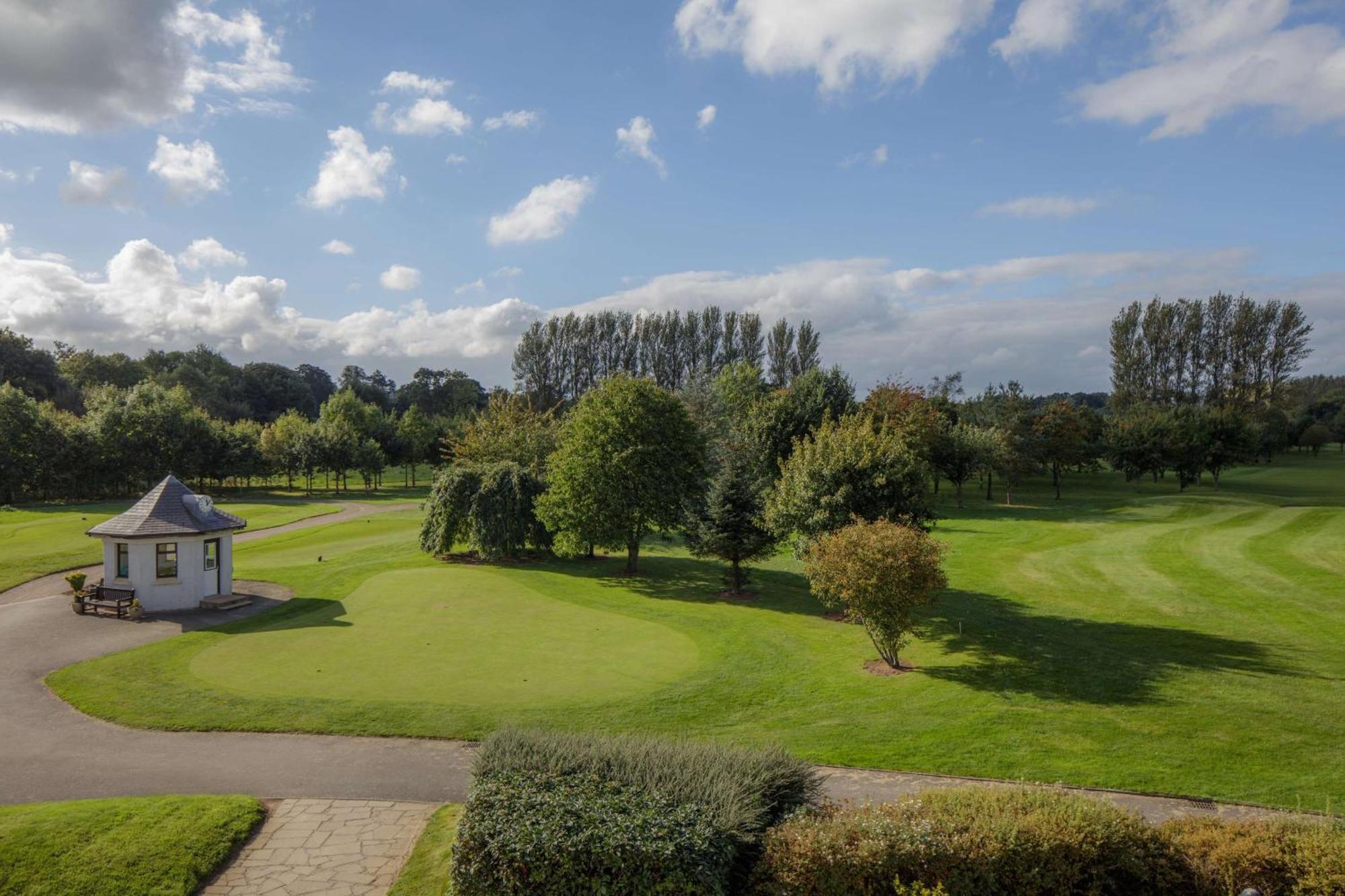 Doubletree By Hilton Belfast Templepatrick Hotel Екстериор снимка