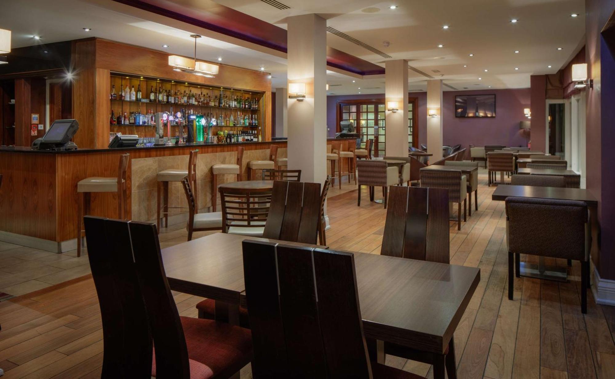 Doubletree By Hilton Belfast Templepatrick Hotel Екстериор снимка