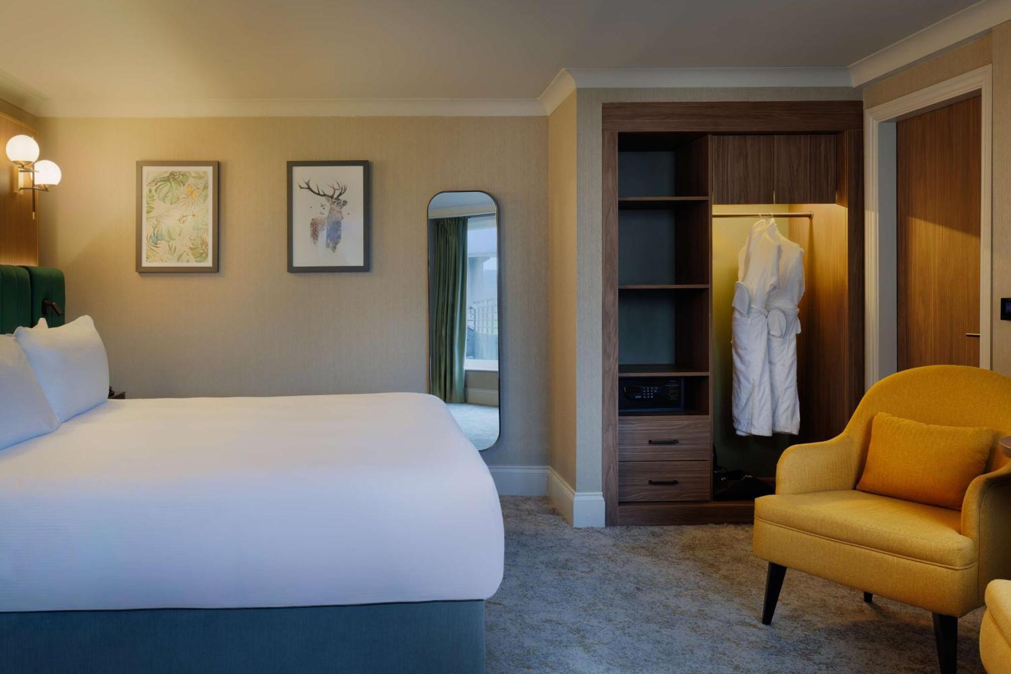 Doubletree By Hilton Belfast Templepatrick Hotel Екстериор снимка