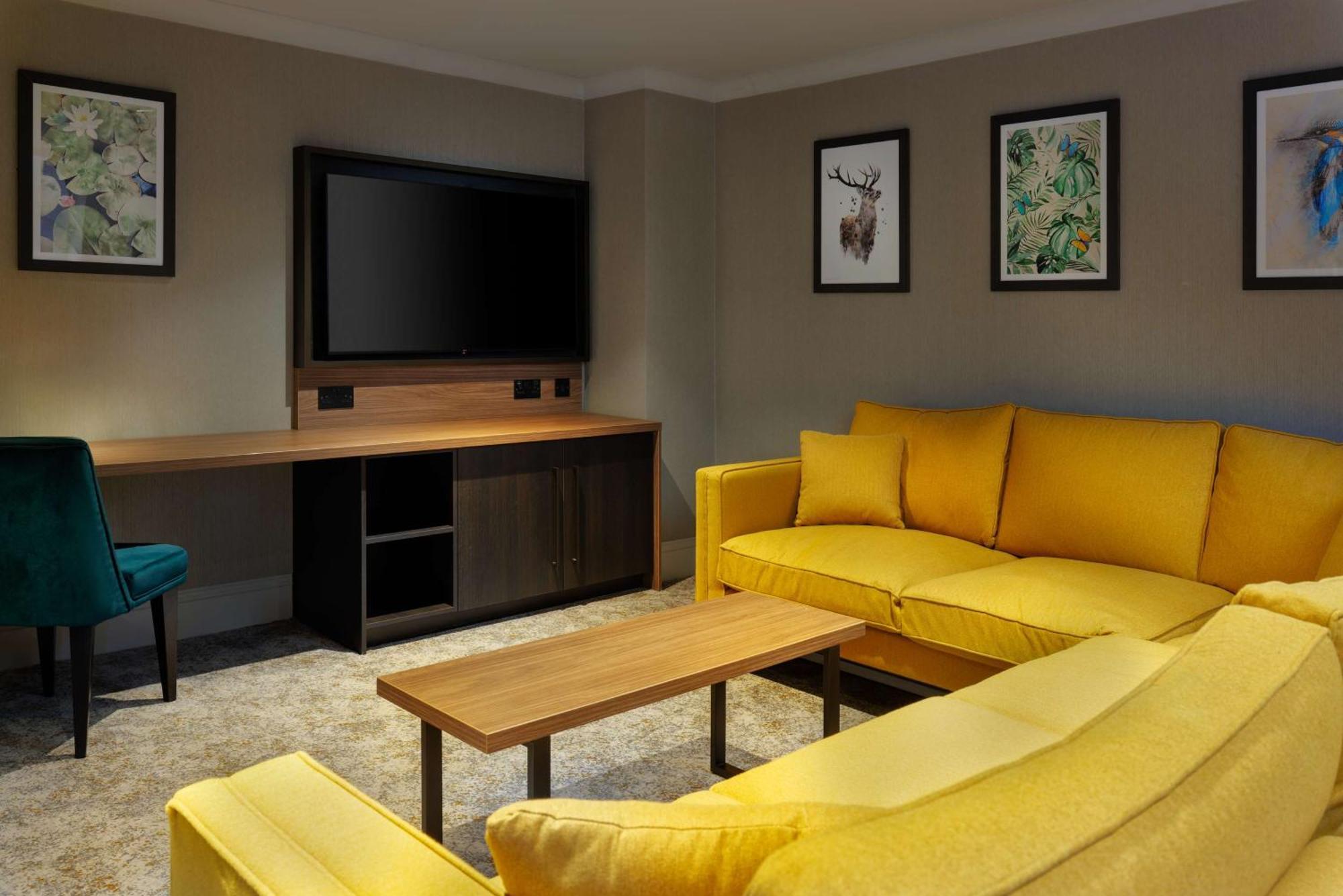 Doubletree By Hilton Belfast Templepatrick Hotel Екстериор снимка