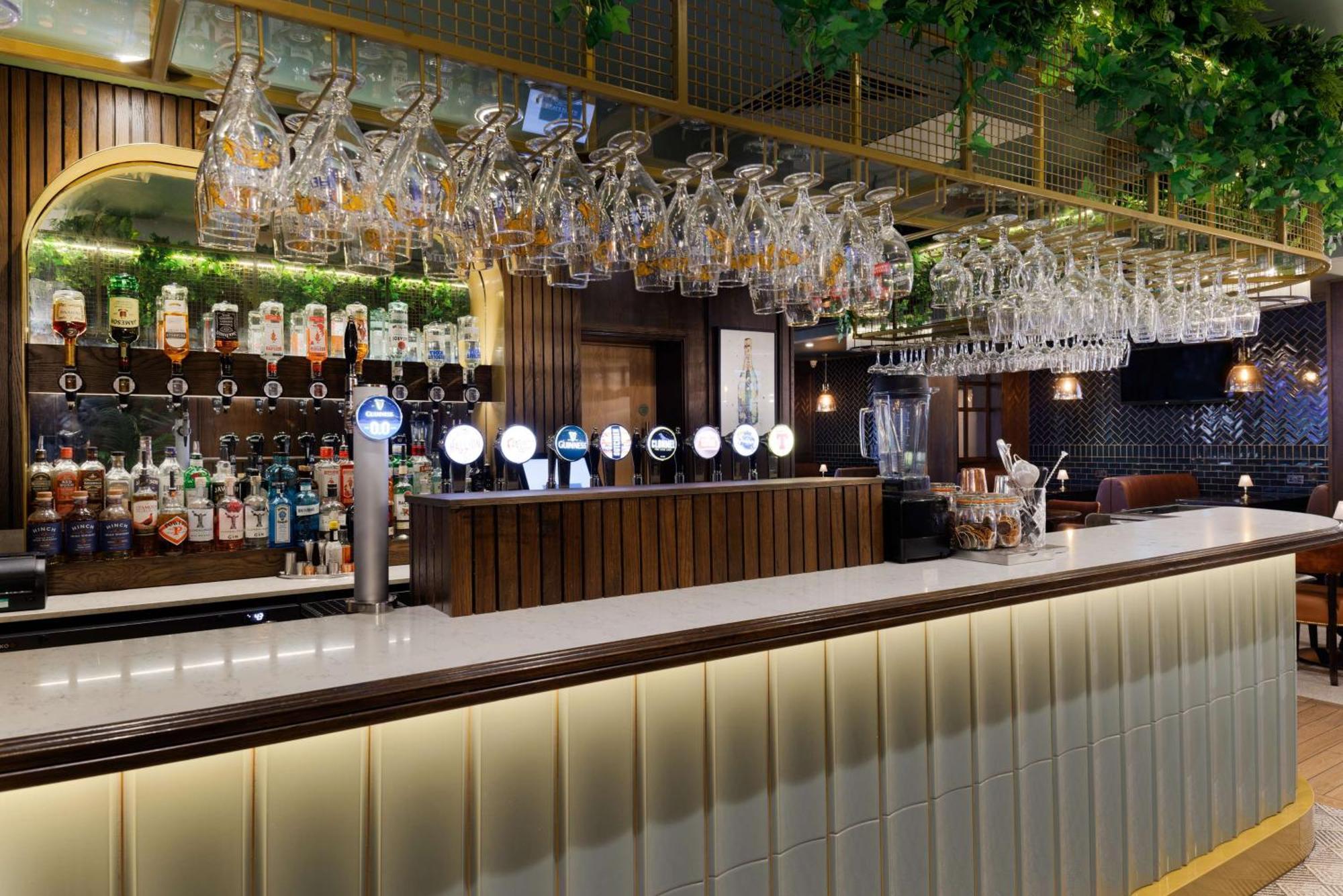 Doubletree By Hilton Belfast Templepatrick Hotel Екстериор снимка