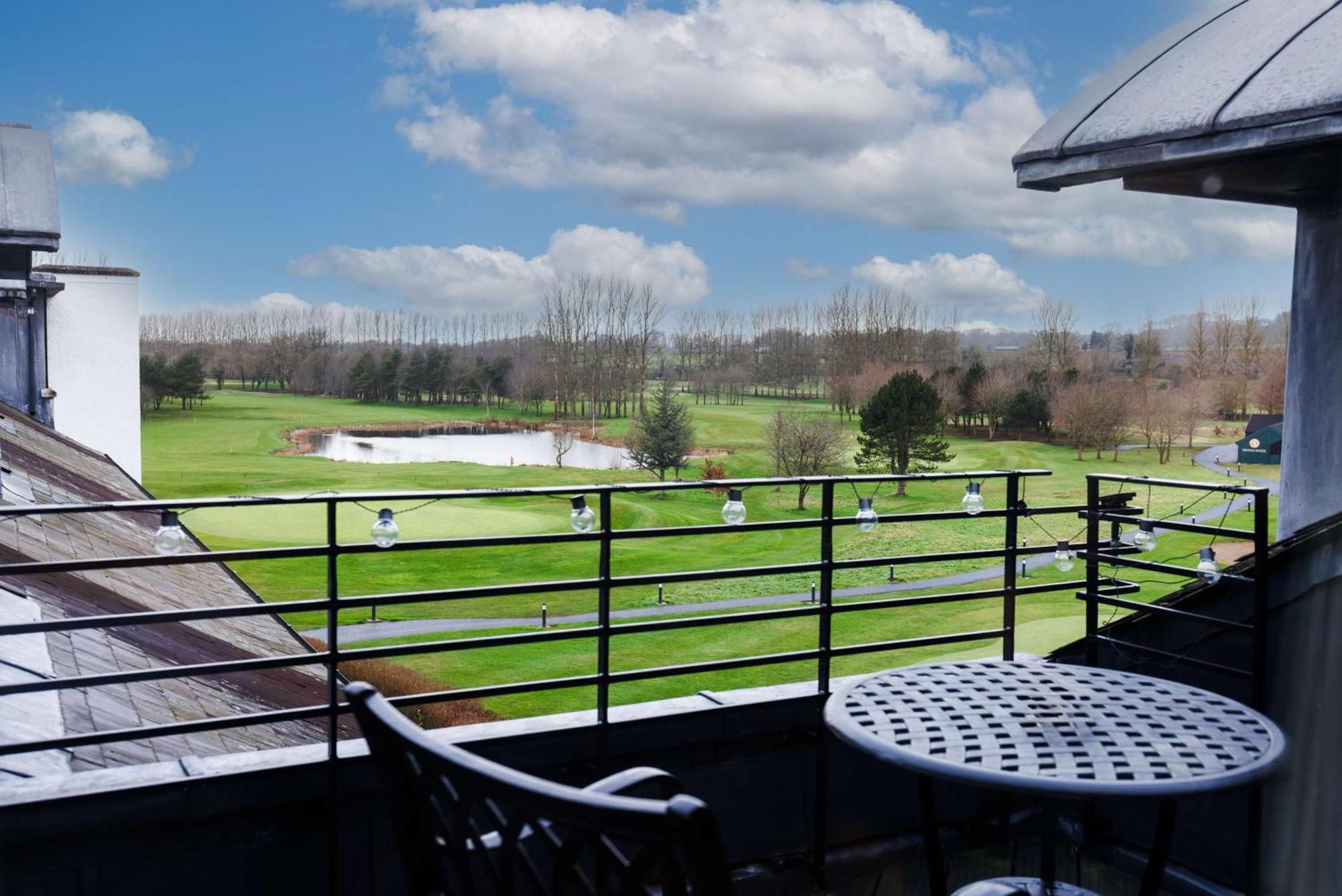 Doubletree By Hilton Belfast Templepatrick Hotel Екстериор снимка