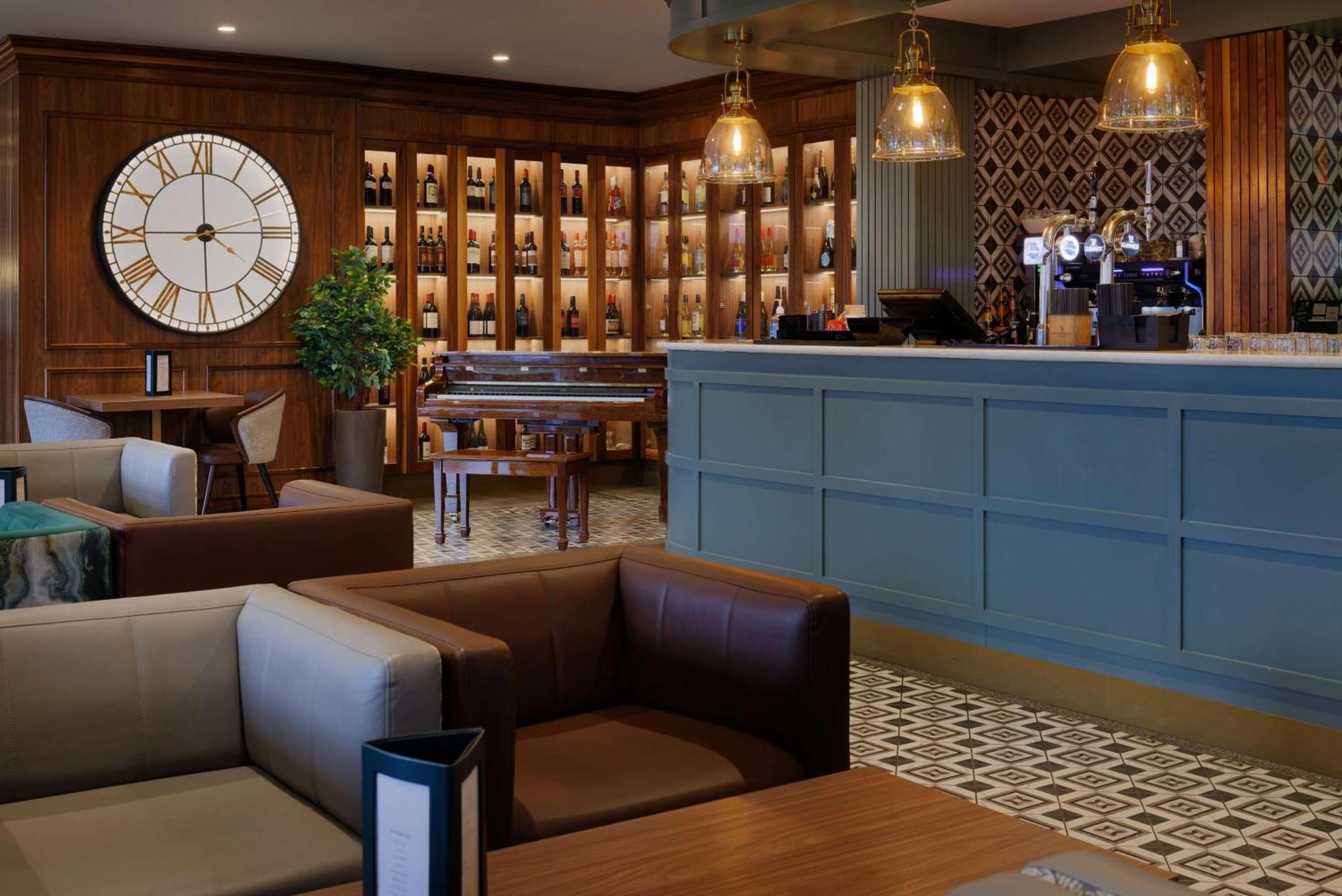 Doubletree By Hilton Belfast Templepatrick Hotel Екстериор снимка