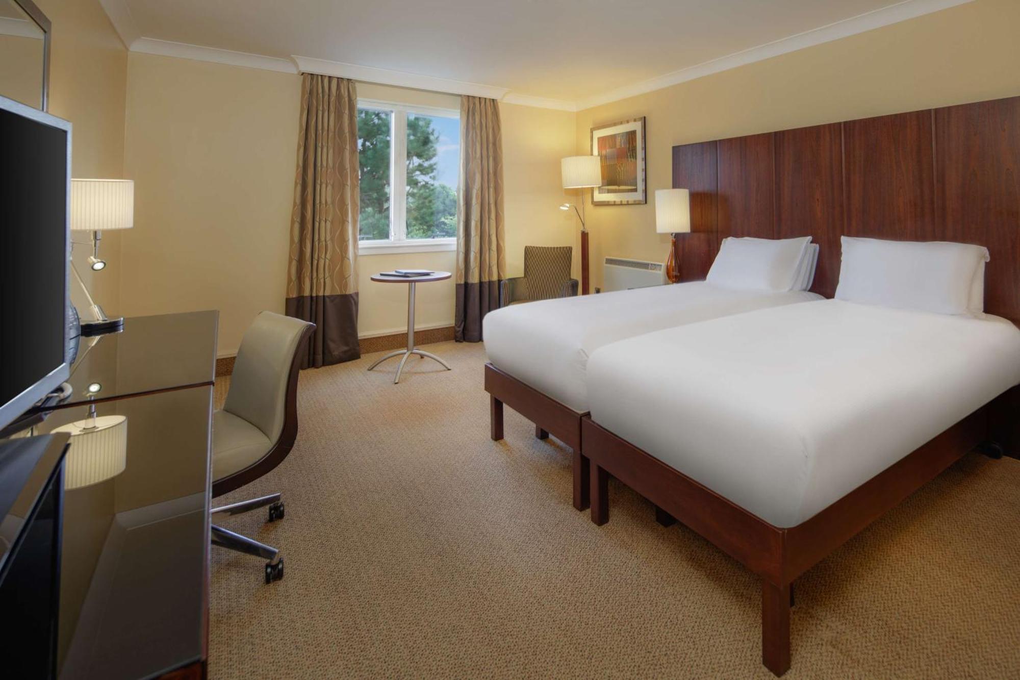 Doubletree By Hilton Belfast Templepatrick Hotel Екстериор снимка