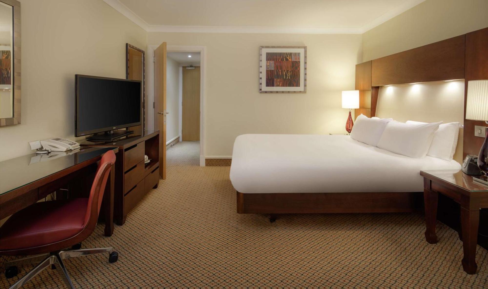 Doubletree By Hilton Belfast Templepatrick Hotel Екстериор снимка