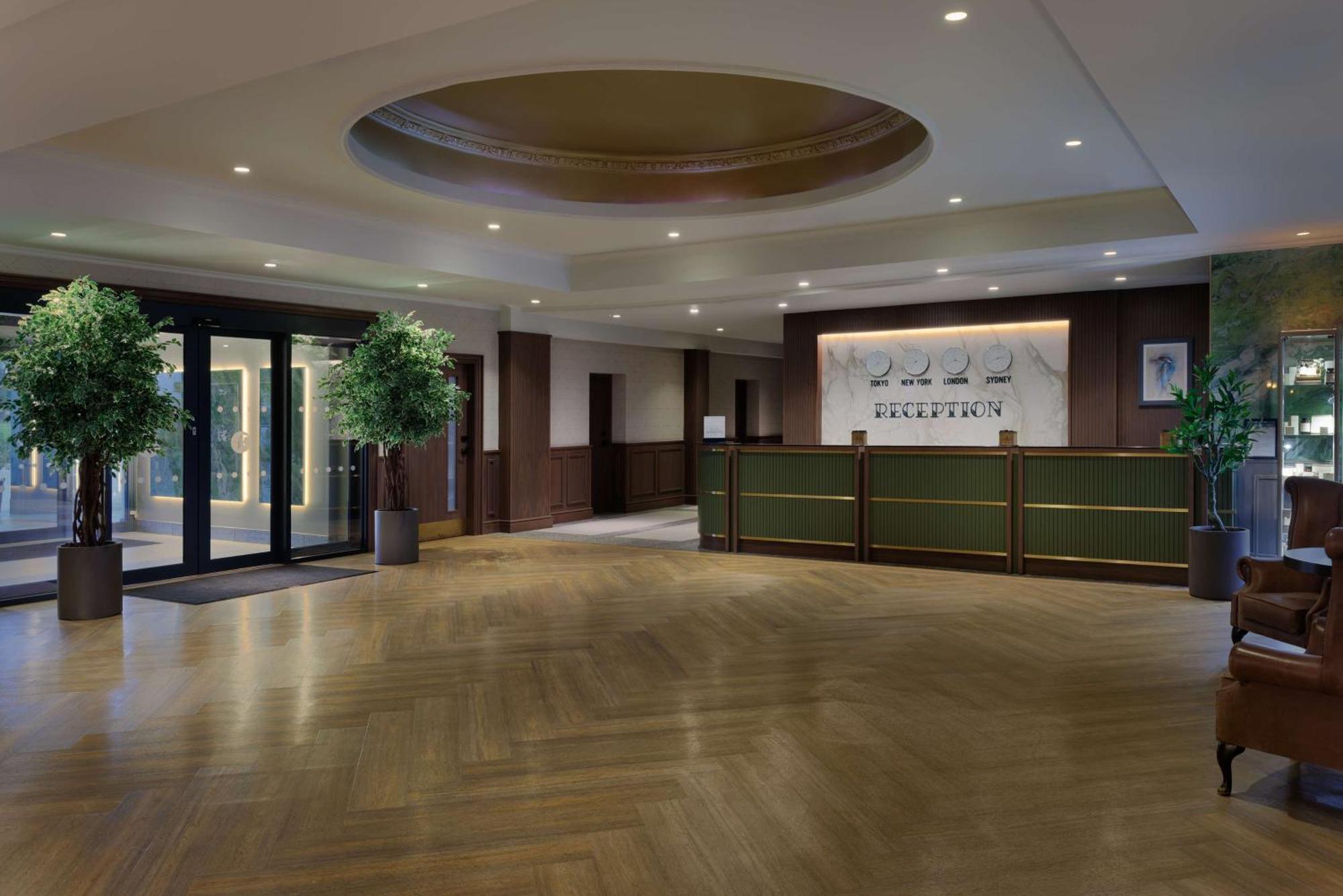 Doubletree By Hilton Belfast Templepatrick Hotel Екстериор снимка