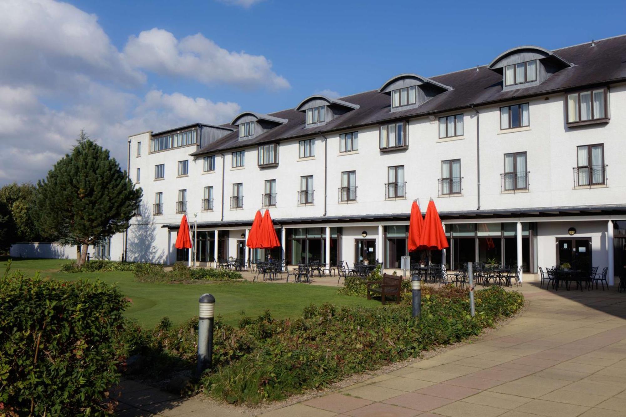 Doubletree By Hilton Belfast Templepatrick Hotel Екстериор снимка