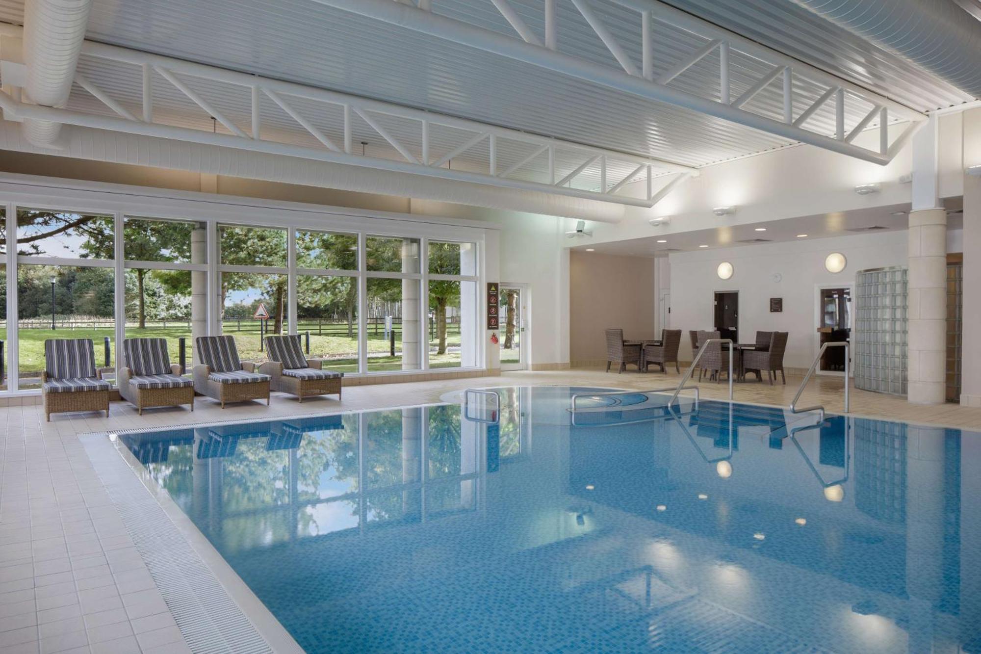 Doubletree By Hilton Belfast Templepatrick Hotel Екстериор снимка