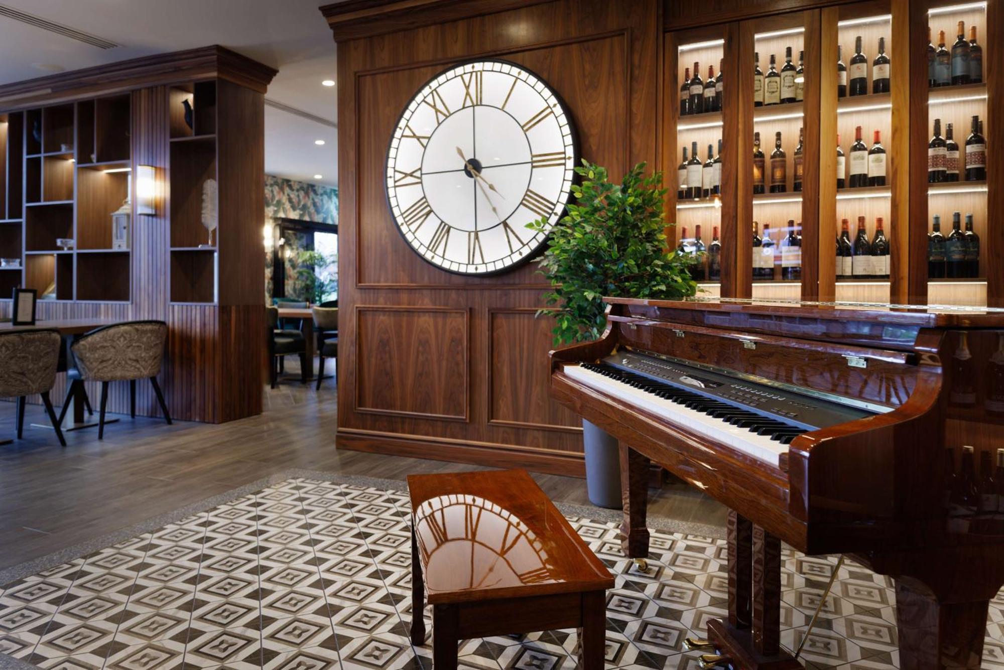 Doubletree By Hilton Belfast Templepatrick Hotel Екстериор снимка