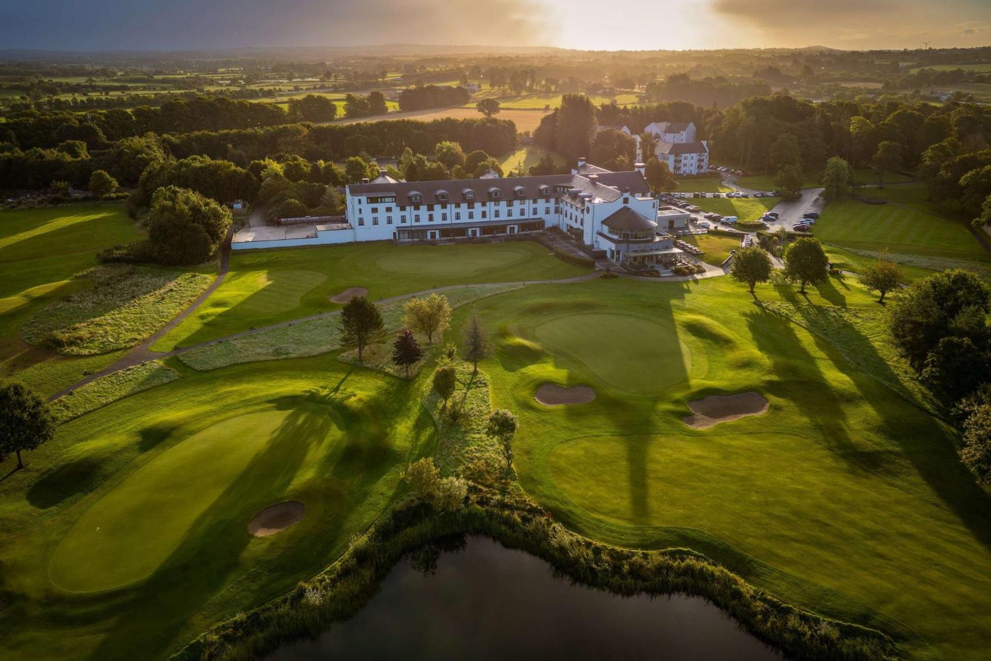 Doubletree By Hilton Belfast Templepatrick Hotel Екстериор снимка