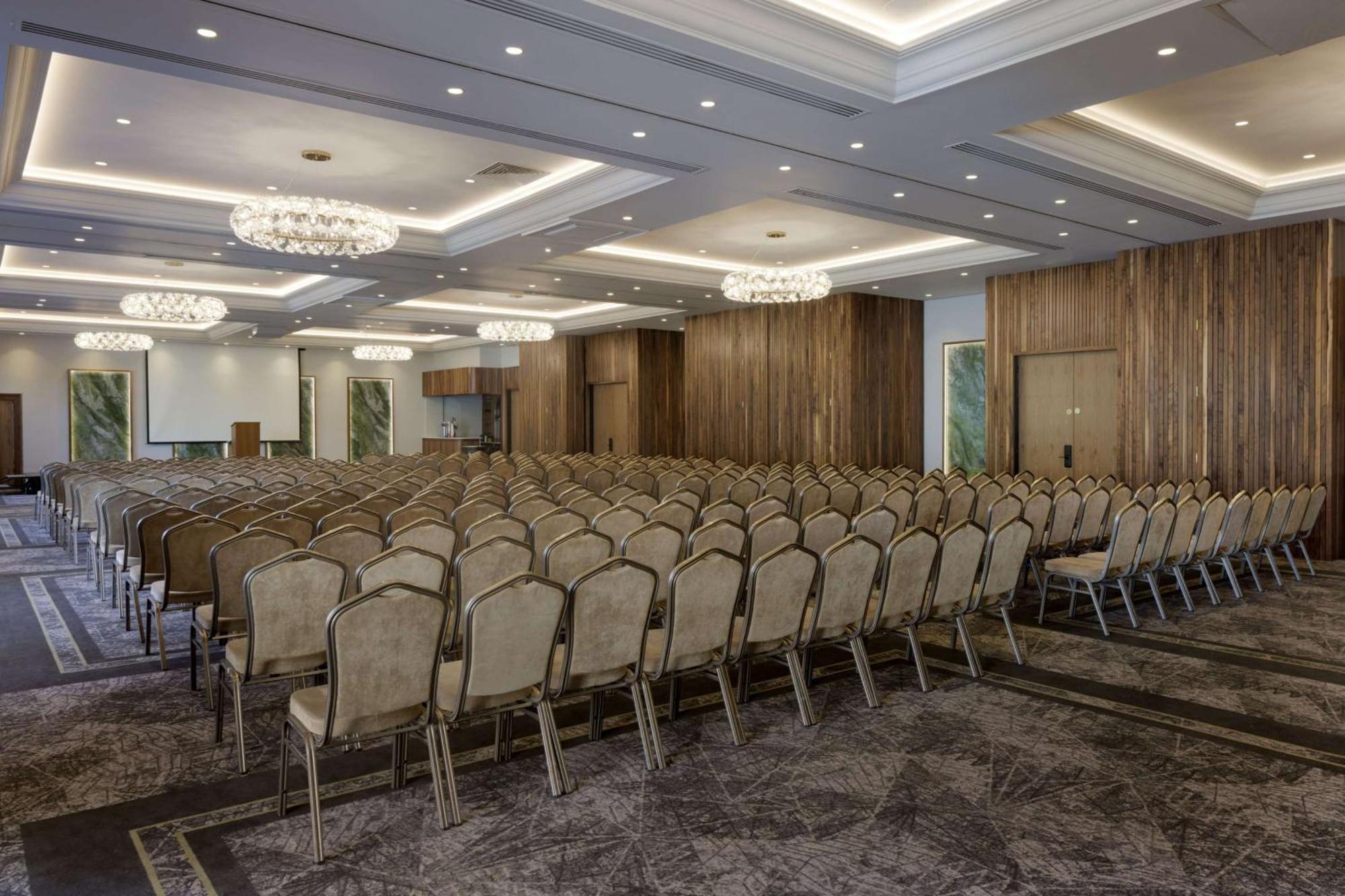 Doubletree By Hilton Belfast Templepatrick Hotel Екстериор снимка