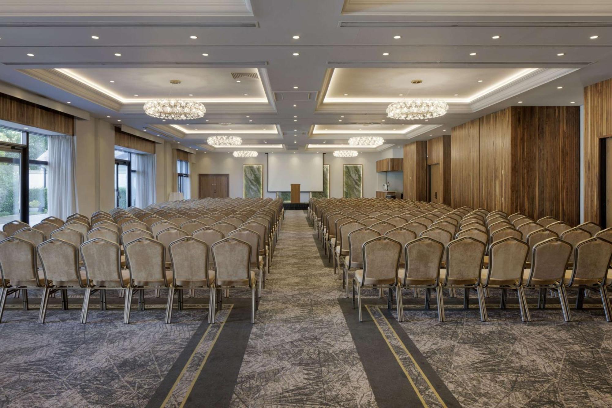 Doubletree By Hilton Belfast Templepatrick Hotel Екстериор снимка