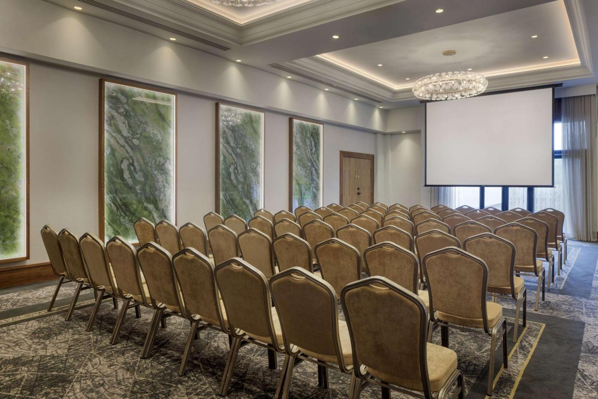 Doubletree By Hilton Belfast Templepatrick Hotel Екстериор снимка